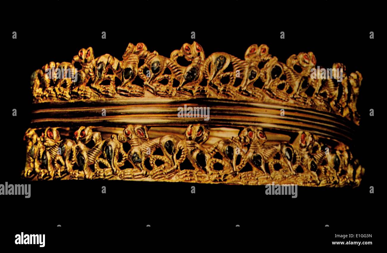 Un piccolo corno d'oro (crown) costellata di preziosi intarsi. In data 2° secolo Foto Stock