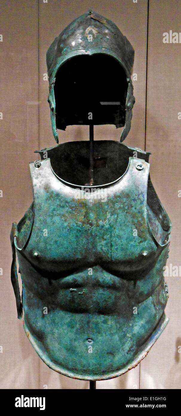 Set di armatura di bronzo, greco, Sud italiano, Pugliese, ca. 330 A.C. Foto Stock