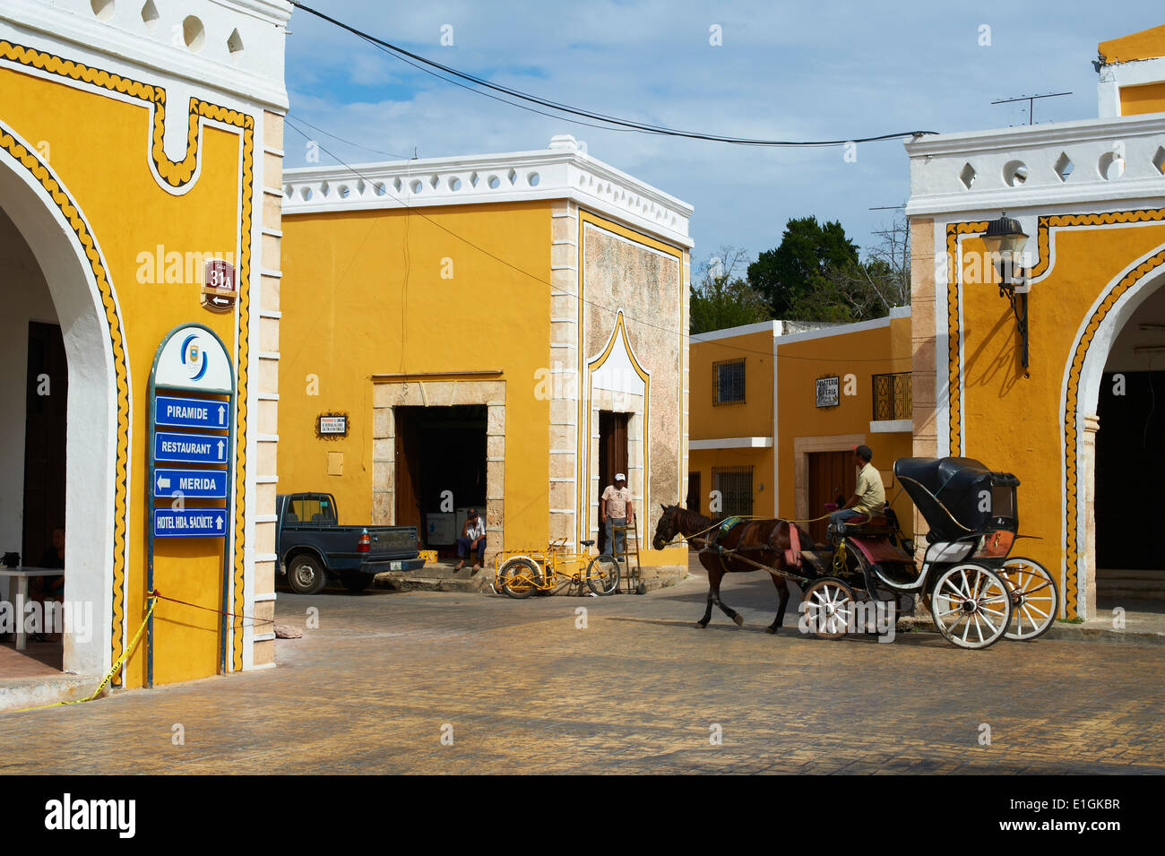 Messico, Yucatan Stato, Izamal, città di colore giallo Foto Stock
