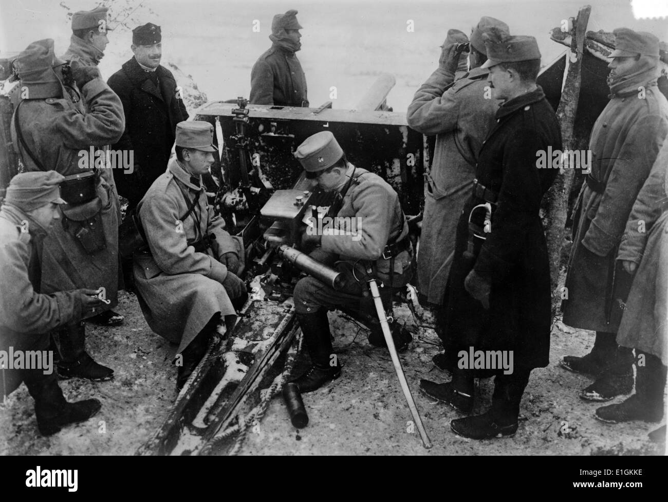 Artiglieria austriaca i soldati in Bukowina (Bukovina) durante la guerra mondiale I. Al momento Bukovina faceva parte dell impero austriaco e ora si trova in Romania e Ucraina. Foto Stock