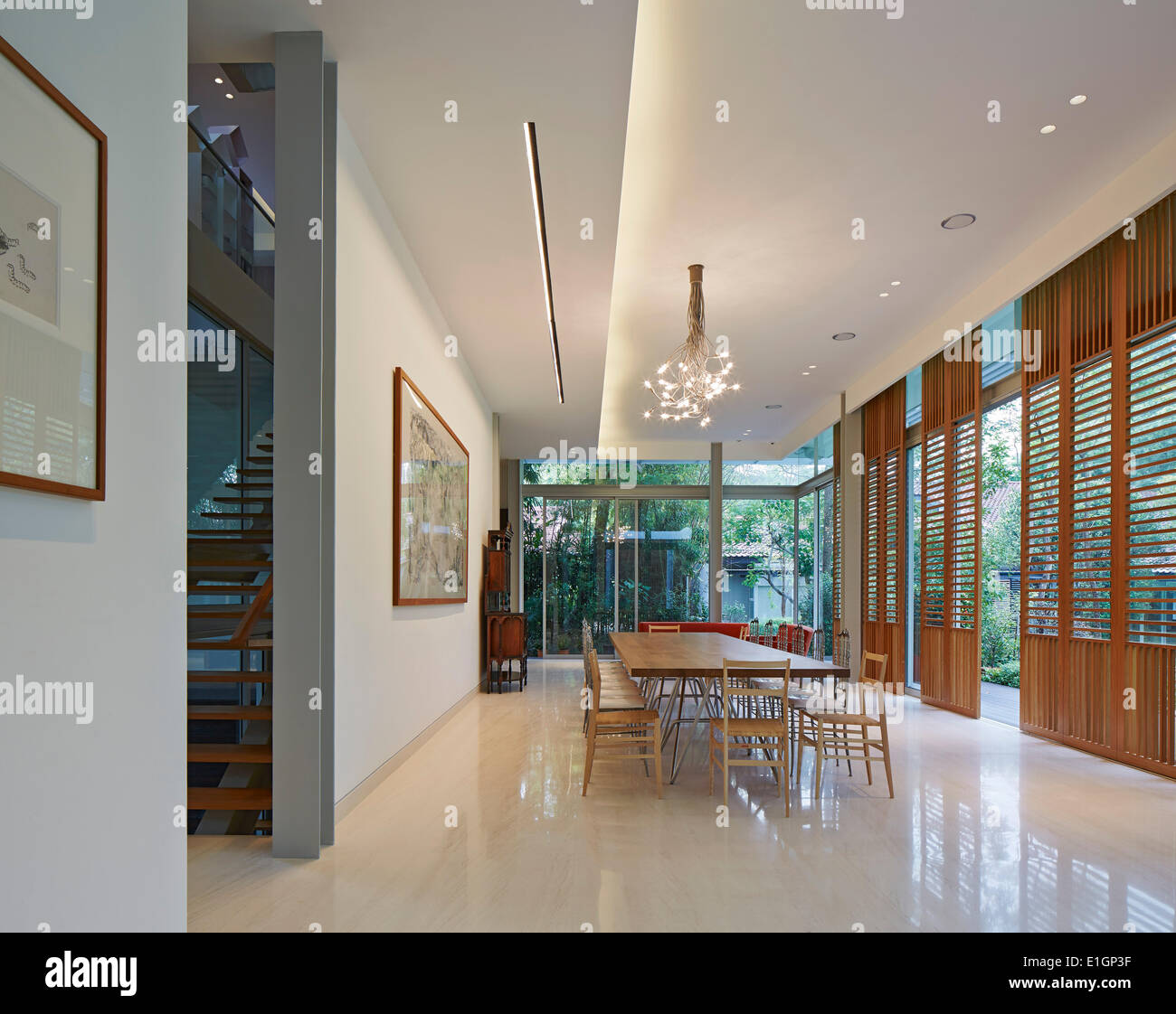 Ridout Road casa privata, Singapore, Regno Unito. Architetto: Kay Ngee Tan architetti, 2014. Completamente vetrate zona meeting con t Foto Stock