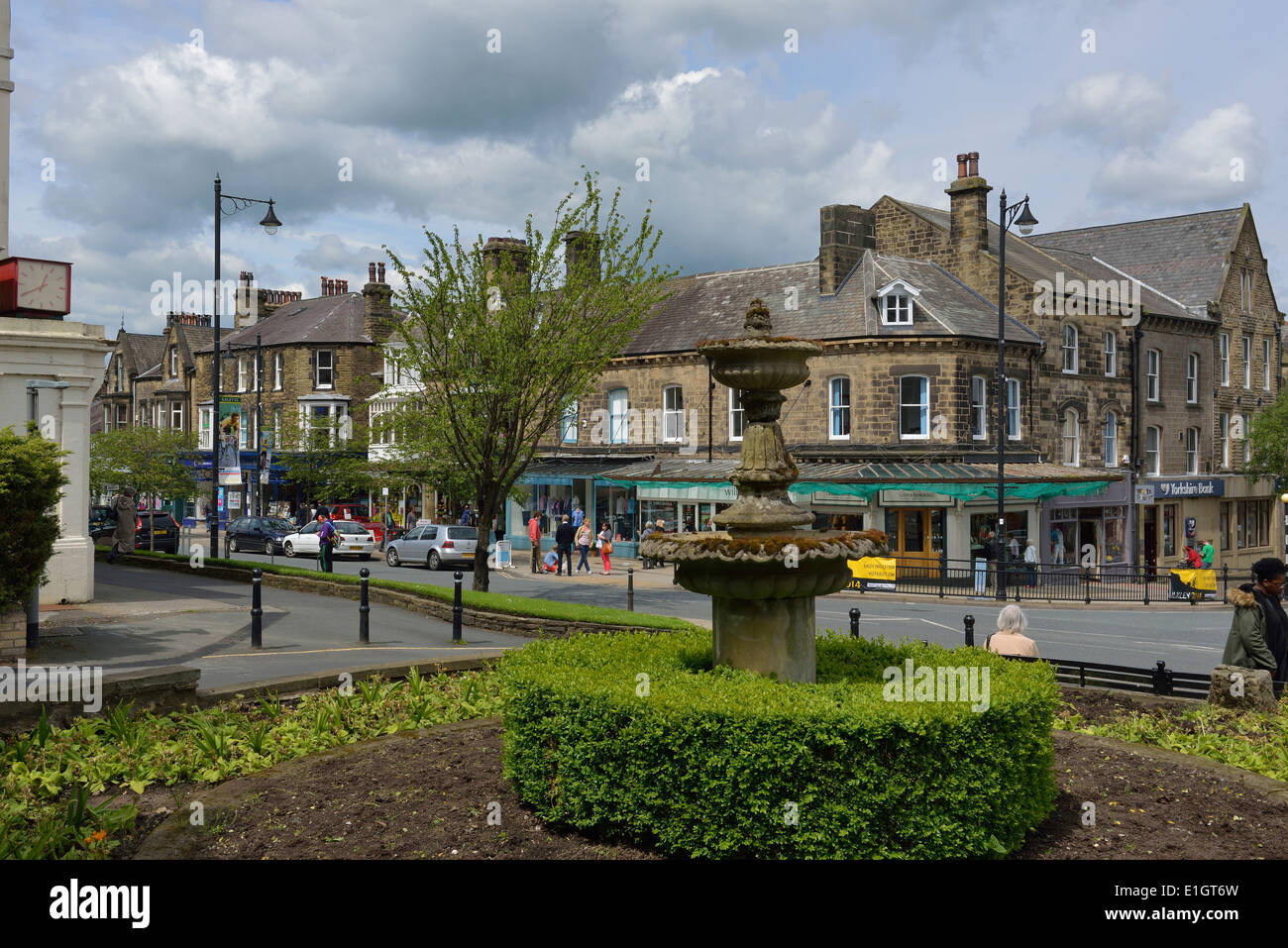 La vecchia fontana, Brook Street, Ilkley, West Yorkshire, Inghilterra, Regno Unito Foto Stock