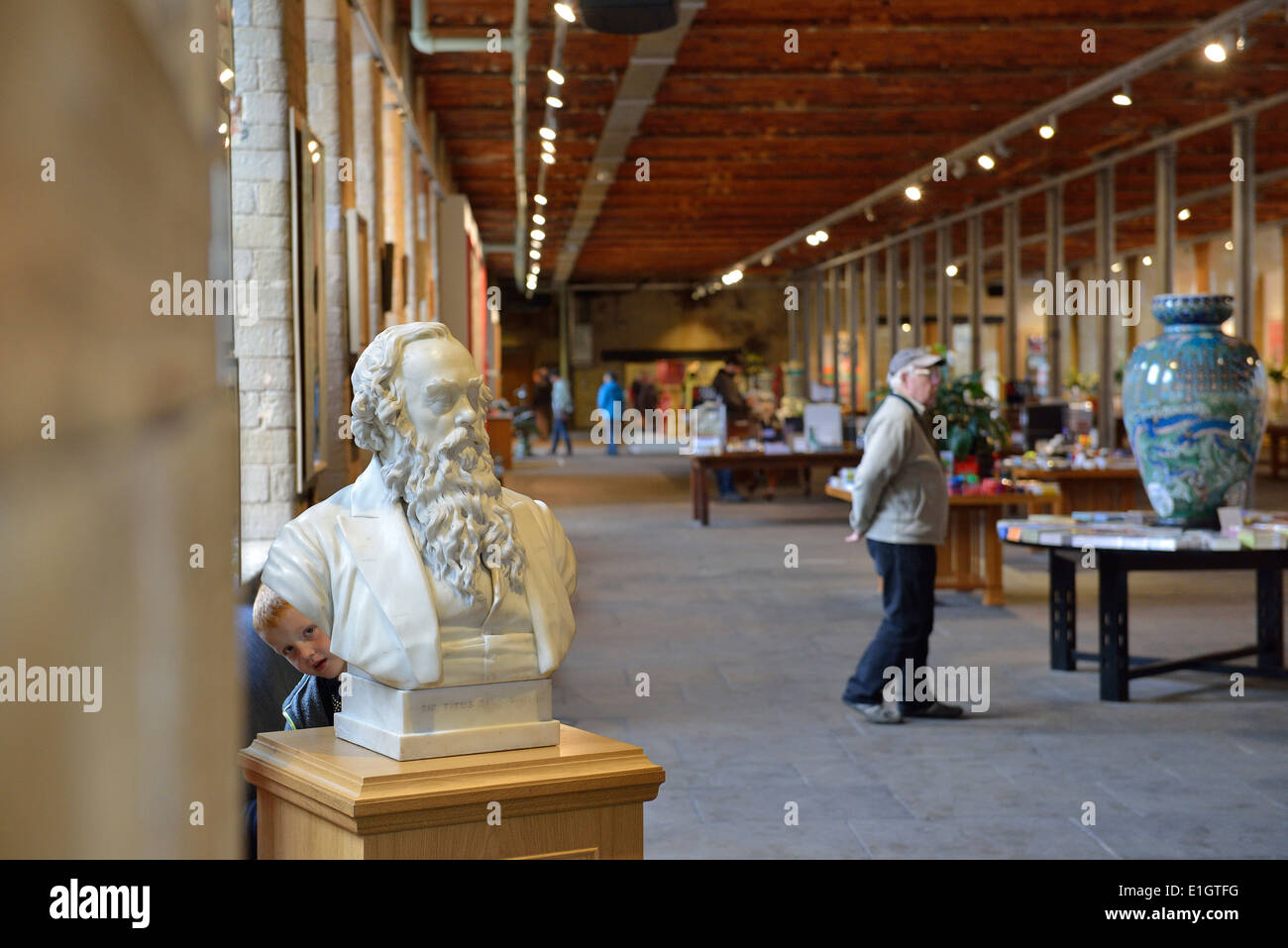 Il 1853 Galleria, con David Hockney, Salts Mill, Saltaire, West Yorkshire, Inghilterra, Regno Unito Foto Stock