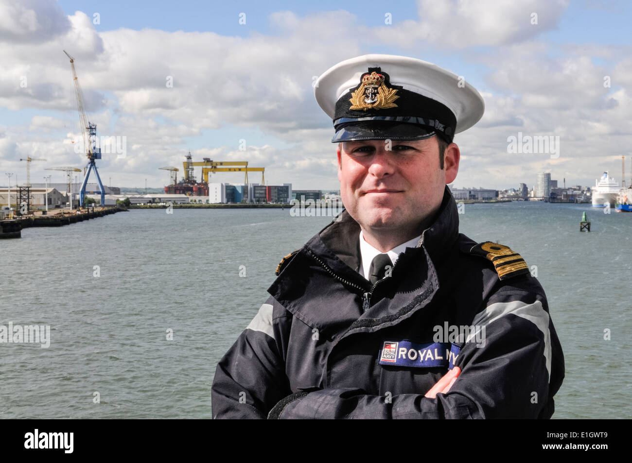 Tenente Comandante Mark Quinn, Royal Navy, amministratore delegato di armi a bordo HMS Richmond Foto Stock