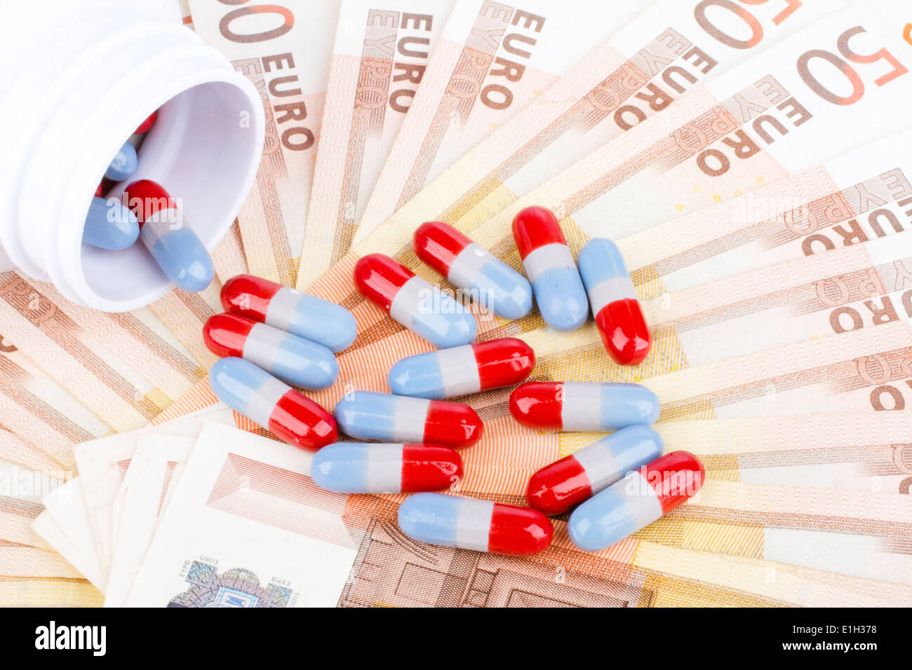 Pillole e denaro euro Foto Stock