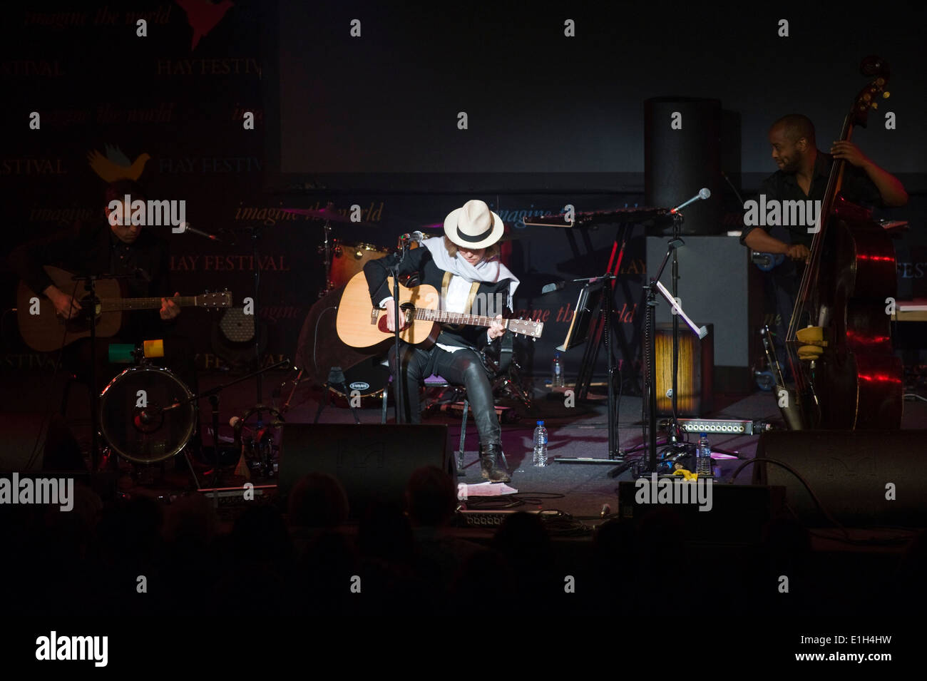 Cerys Matthews esibirsi sul palco a Hay Festival 2014. ©Jeff Morgan Foto Stock