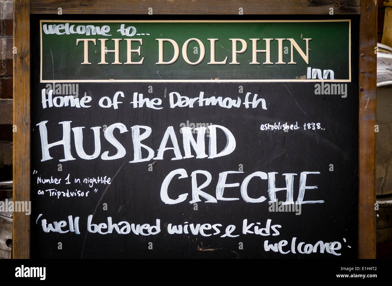 Divertente notare al di fuori il Dolphin Inn nel Regno Unito Foto Stock
