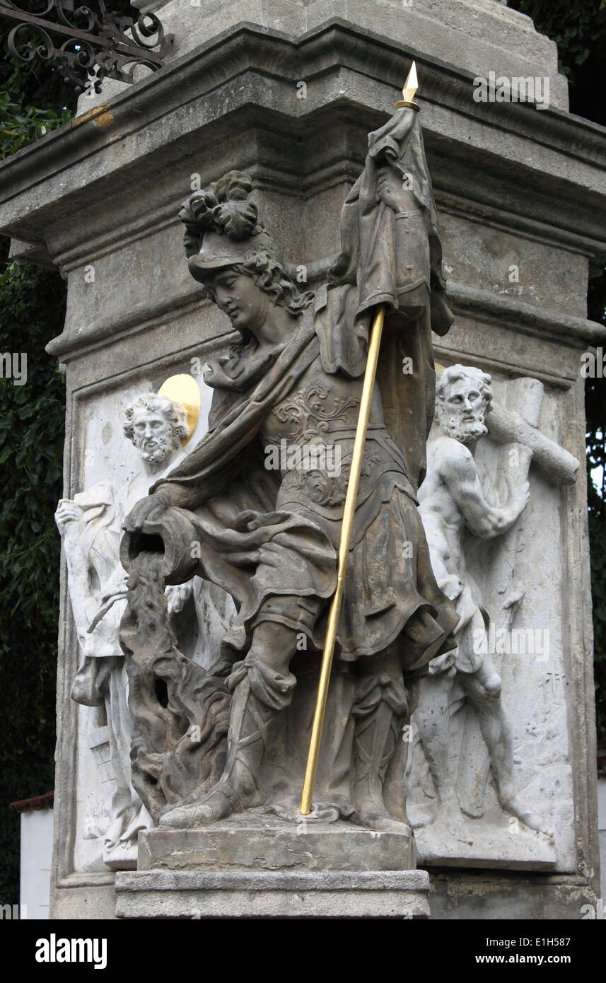 Memorial statua di San Giovanni di Nepomuk in Kutna Hora ossario, Repubblica Ceca Foto Stock