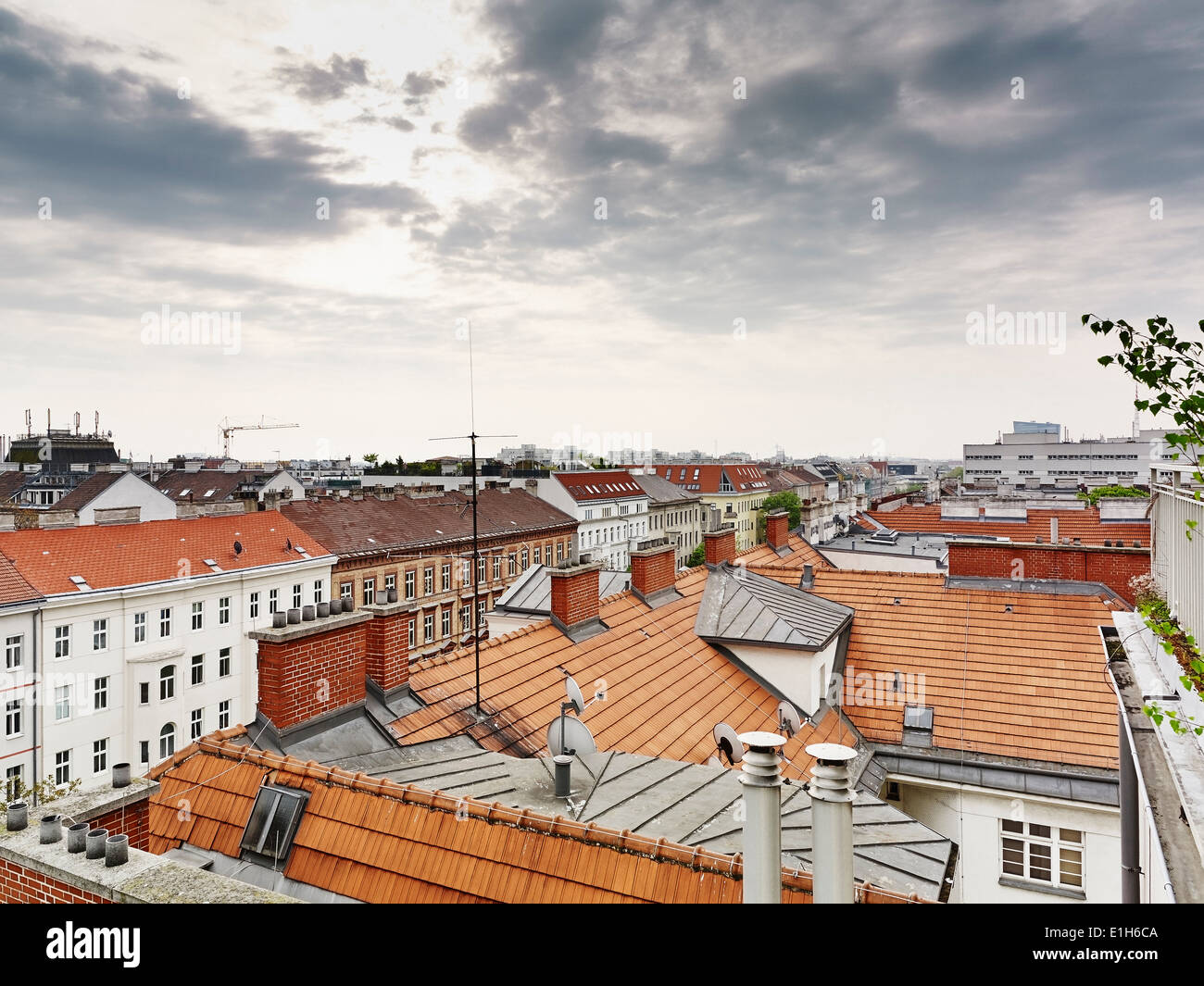 Vista in elevazione della casa esterni e tetti di Vienna, Austria Foto Stock
