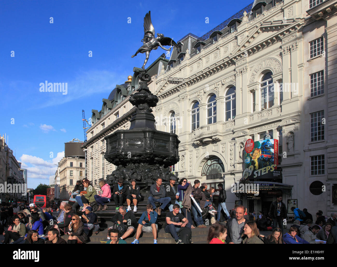 Regno Unito, Inghilterra, Londra, Piccadilly Circus, Eros Fontana, persone Foto Stock
