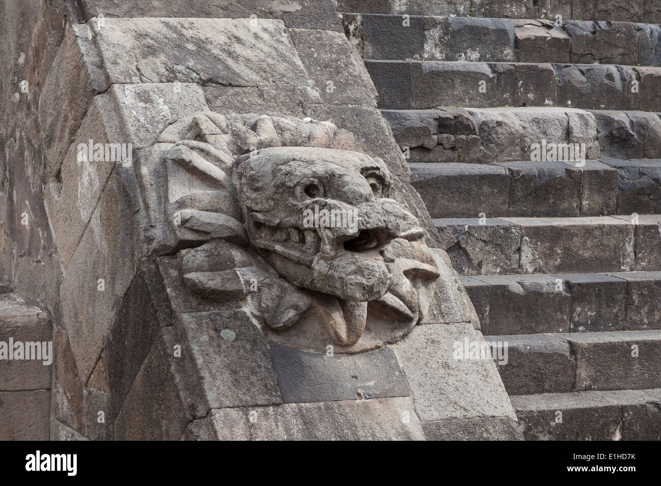 Dettaglio del tempio del serpente piumato di Teotihuacan - San Juan Teotihuacán, Stato del Messico, Messico Foto Stock