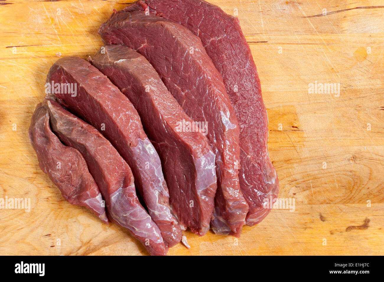 Fette di carne di manzo crudo Foto Stock