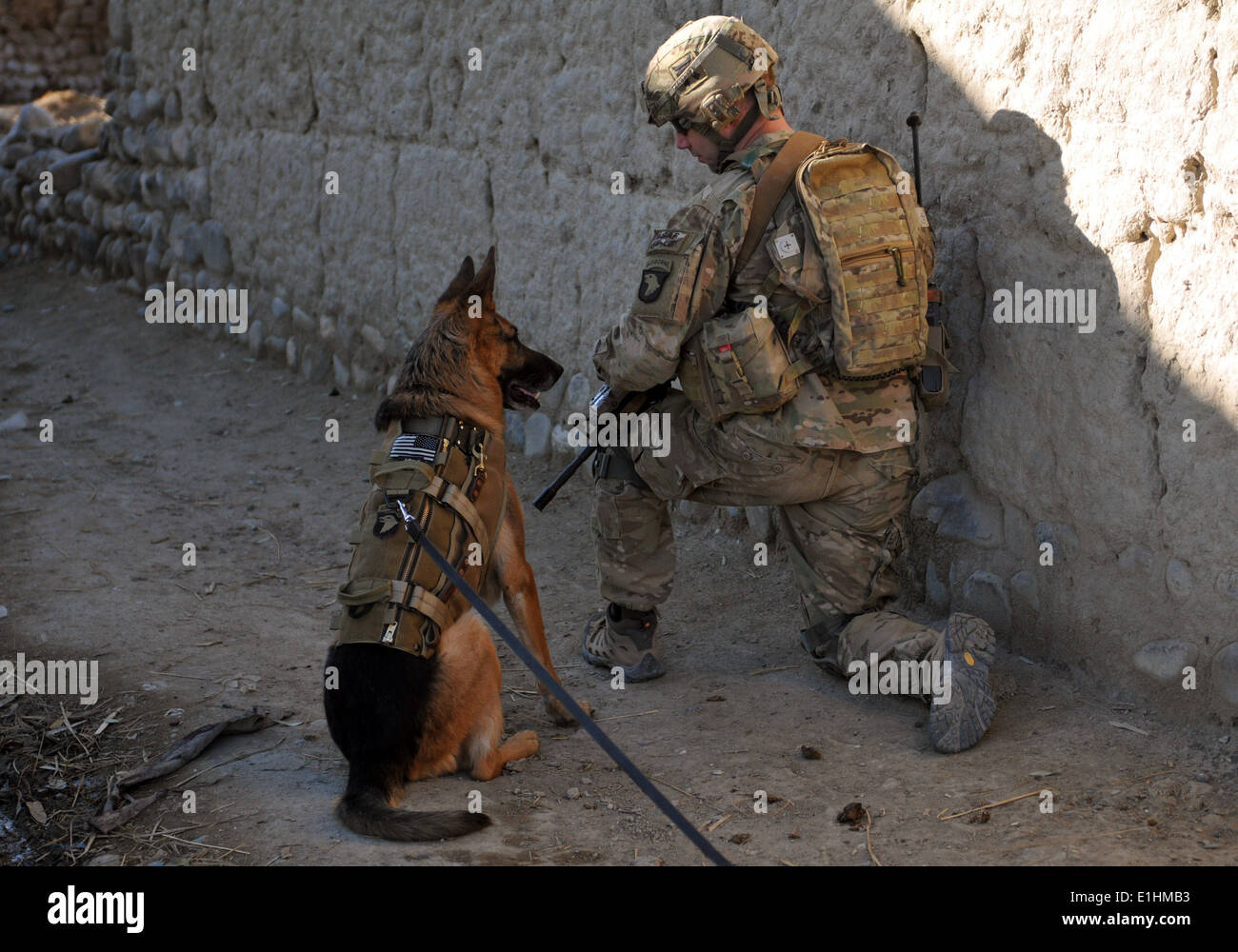 Stati Uniti Esercito Sgt 1a. Brian Zamiska, primo sergente per Delta Company, 3° Battaglione, 187th Reggimento di Fanteria, 3° Brigata combattere Foto Stock