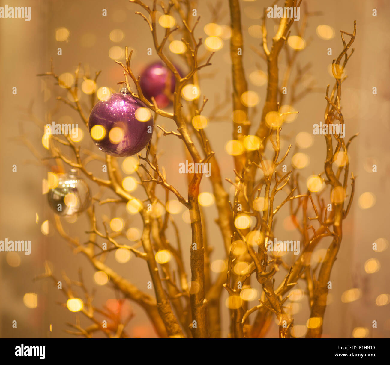 Albero di Natale Decor - Oro dorato sfondo bokeh di fondo Foto Stock