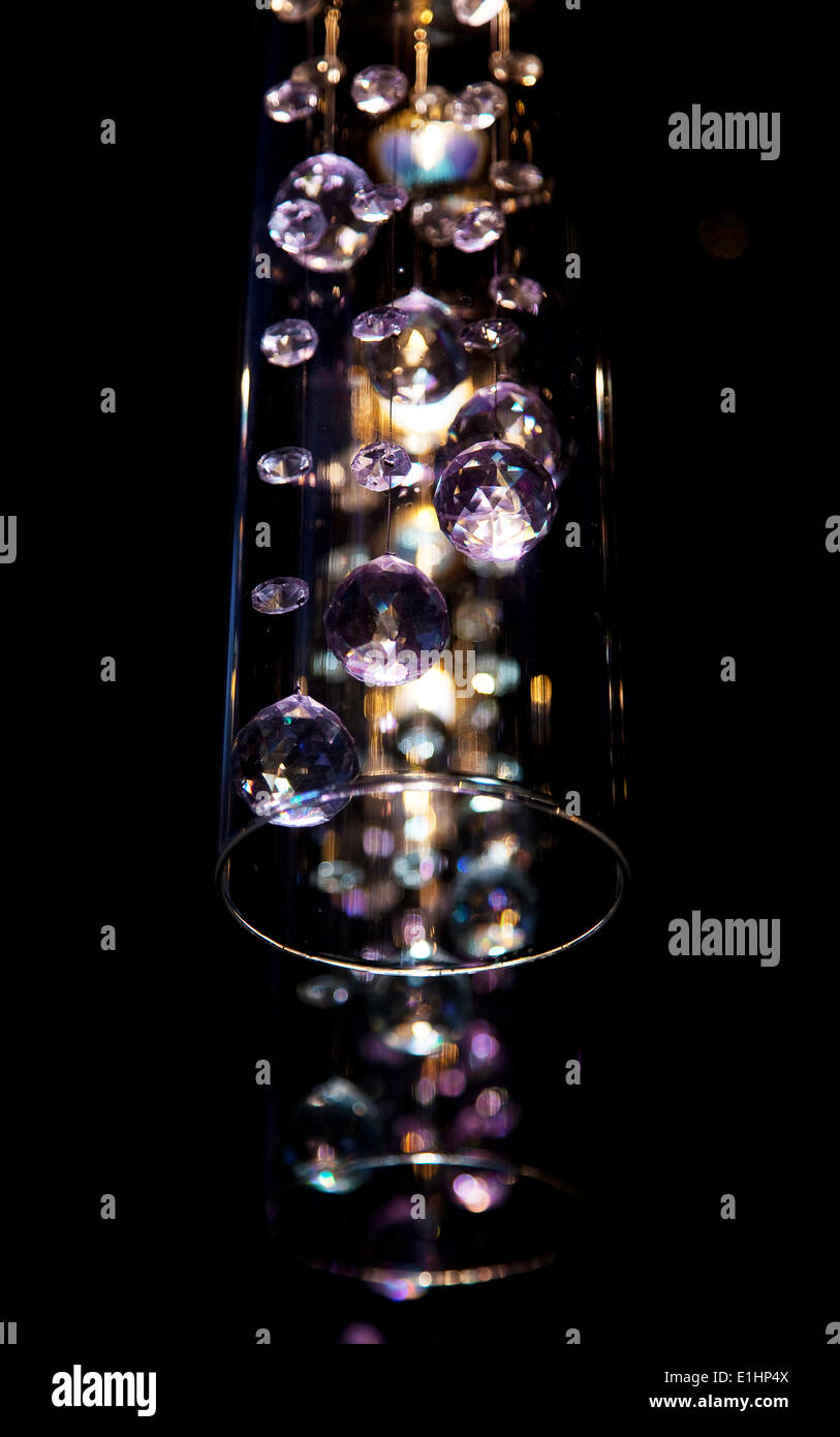 Di notte sullo sfondo di arte con luci isolate su nero. Pubblicità progettazione concettuale Foto Stock