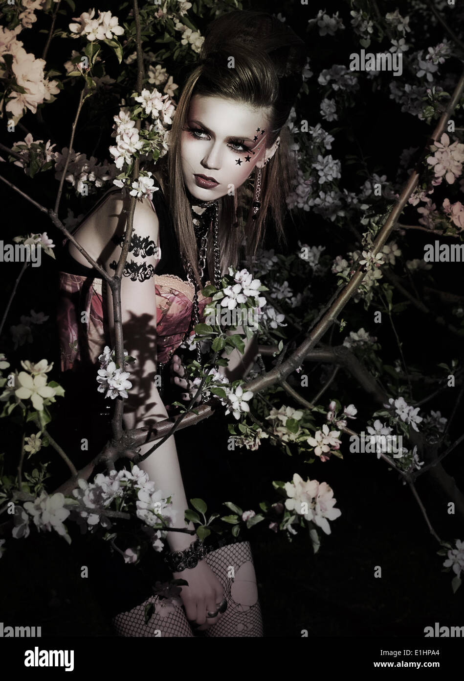 Tatuaggio di fiori di ciliegio immagini e fotografie stock ad alta  risoluzione - Alamy
