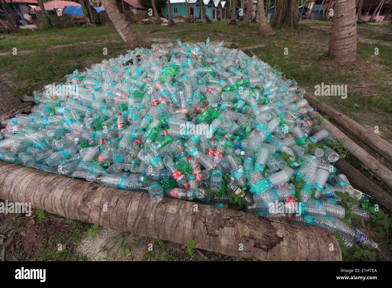 Rifiuti di plastica, Havelock Island, Andaman, India Foto Stock