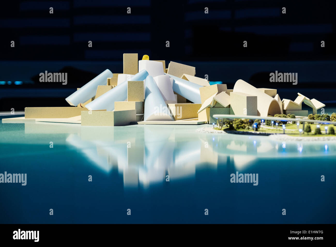 Il modello del nuovo Museo Guggenheim in costruzione sul isola Saadiyat ad Abu Dhabi Emirati Arabi Uniti Foto Stock