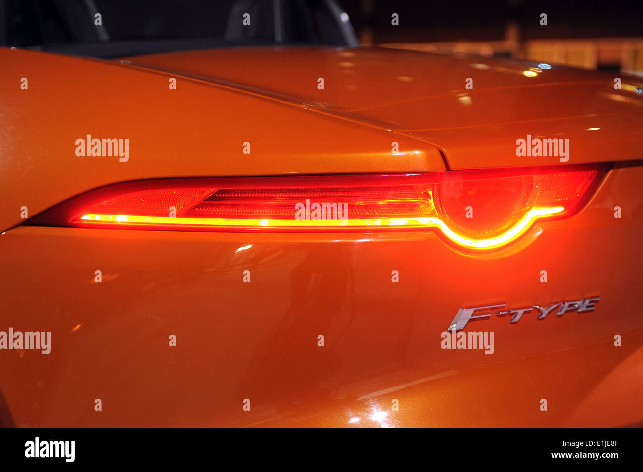 Jaguar F-Type V6S night shot roof top Foto Stock