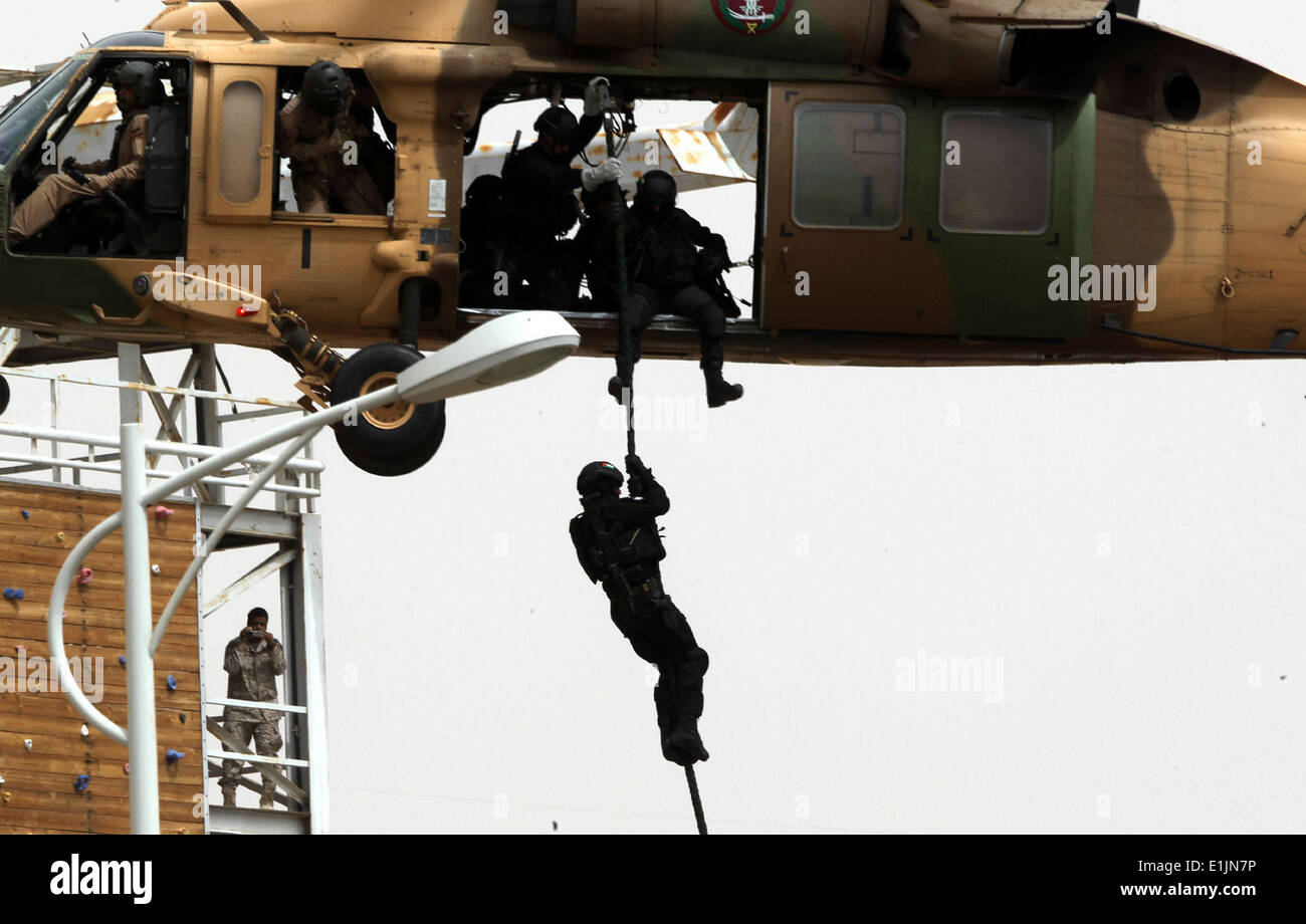 Il golfo di Aqaba Giordania. 5 Giugno, 2014. Forze per le operazioni speciali partecipano al "desideroso Lion' trapano militare nel Golfo di Aqaba, circa 330 chilometri a sud di Amman, Giordania, Giugno 5, 2014. La Giordania-hosted " desideroso Lion' international trapano militare con la partecipazione di 22 paesi mira a rafforzare le competenze dell'esercito Giordani e migliorare la cooperazione, l'esercito detto. Credito: Xinhua/Alamy Live News Foto Stock