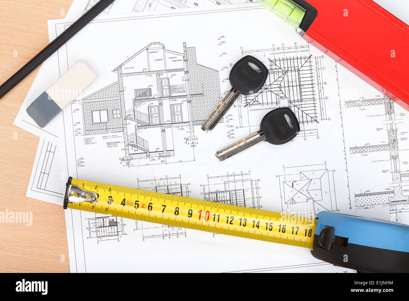 Le chiavi della porta, i progetti di costruzione e strumenti. Vista da sopra Foto Stock
