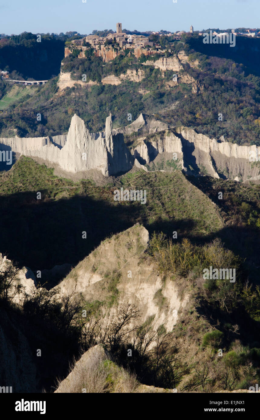 Vista panoramica della valle dei badlands, Bagnoregio (Lazio, Italia, Europa) Foto Stock