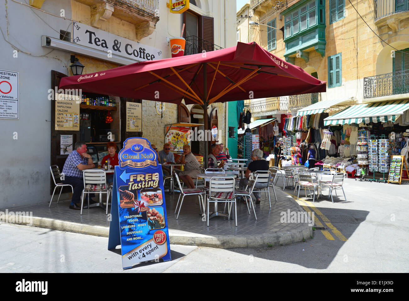 Piazza Principale cafe, It-Tokk, Victoria (Città) di Victoria a Gozo (Għawdex), Gozo e Comino distretto, Gozo Regione, Repubblica di Malta Foto Stock