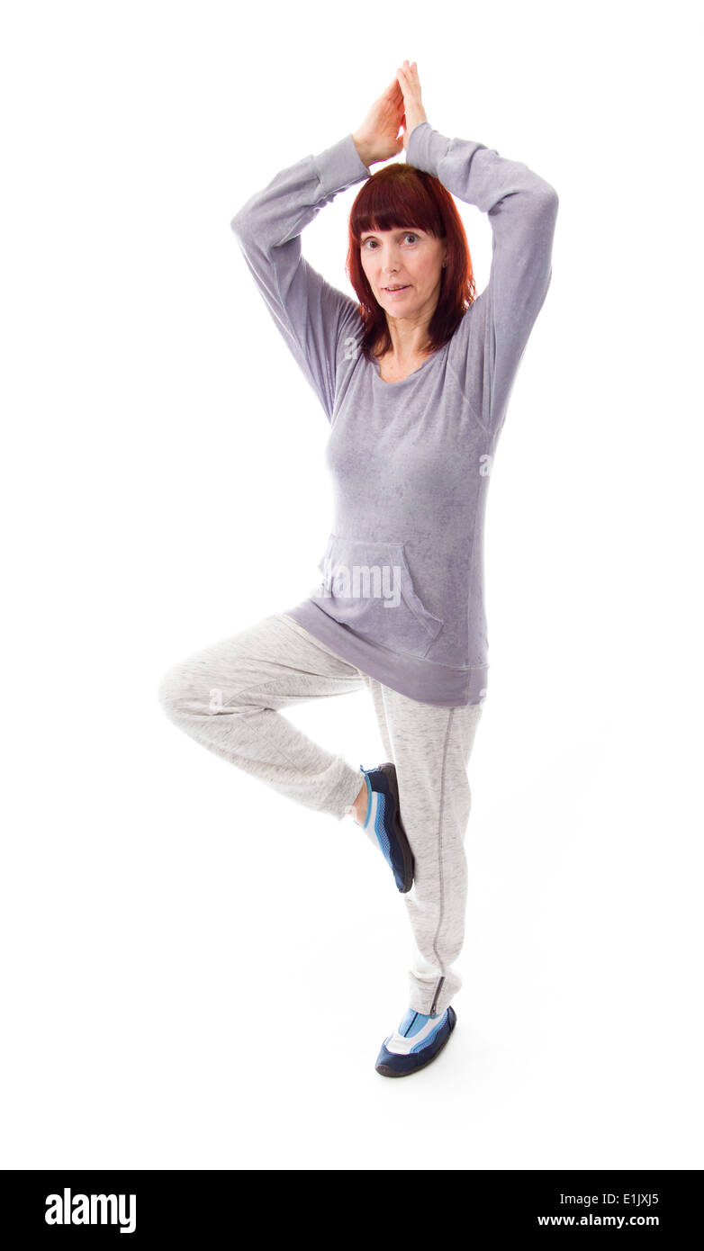 Donna matura la pratica dello yoga Foto Stock