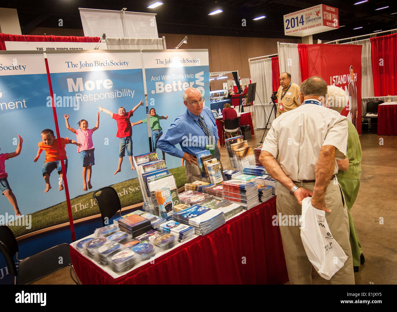 Ft Worth, Texas, Stati Uniti d'America. 5 Giugno 2014. Il repubblicano GOP party si è incontrato con il motto "lotta per mantenere il Texas red.' Trade show per i vari candidati, ma altri come la ultra-conservatore John Birch Society Foto Stock