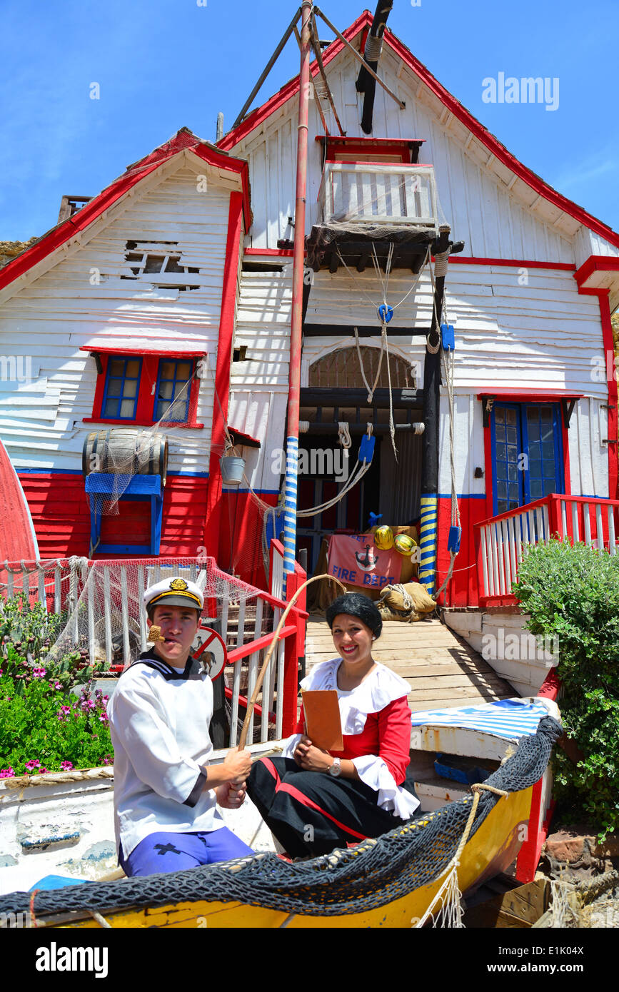 'Popeye e Olive Oyl' nel villaggio di Popeye, Anchor Bay, Mellieha, Distretto Settentrionale, Malta Majjistral Regione, Repubblica di Malta Foto Stock