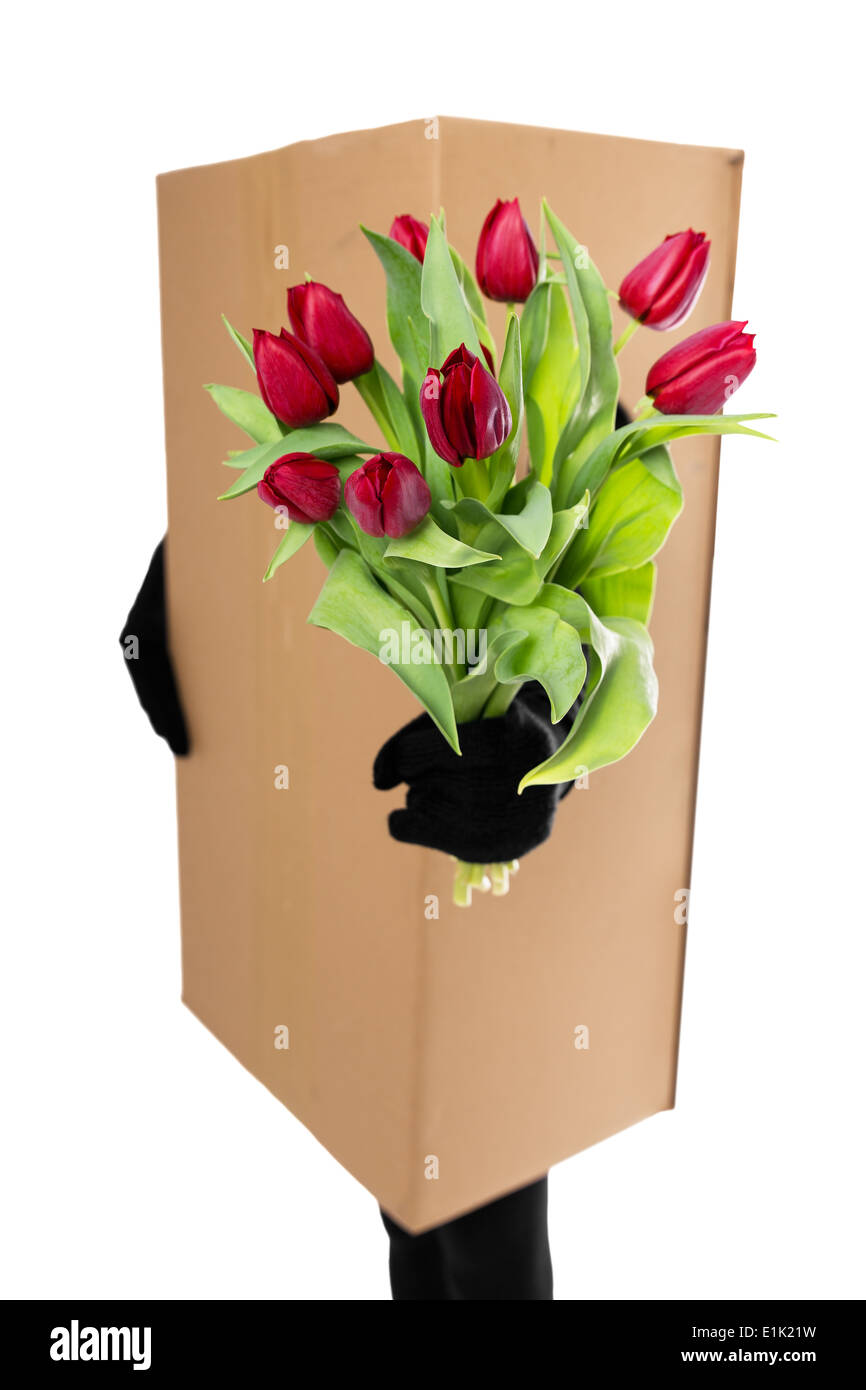 Concetto: erogazione di pacchetti per convogliare un bouquet floreale Foto Stock