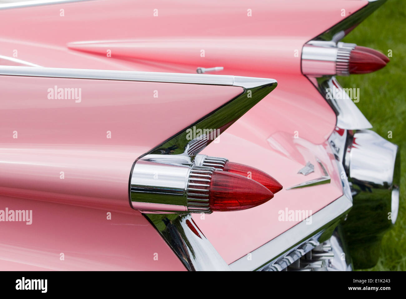 1959 Rosa Cadillac. Sharp pinna di coda con doppio bullet luci di coda Foto Stock