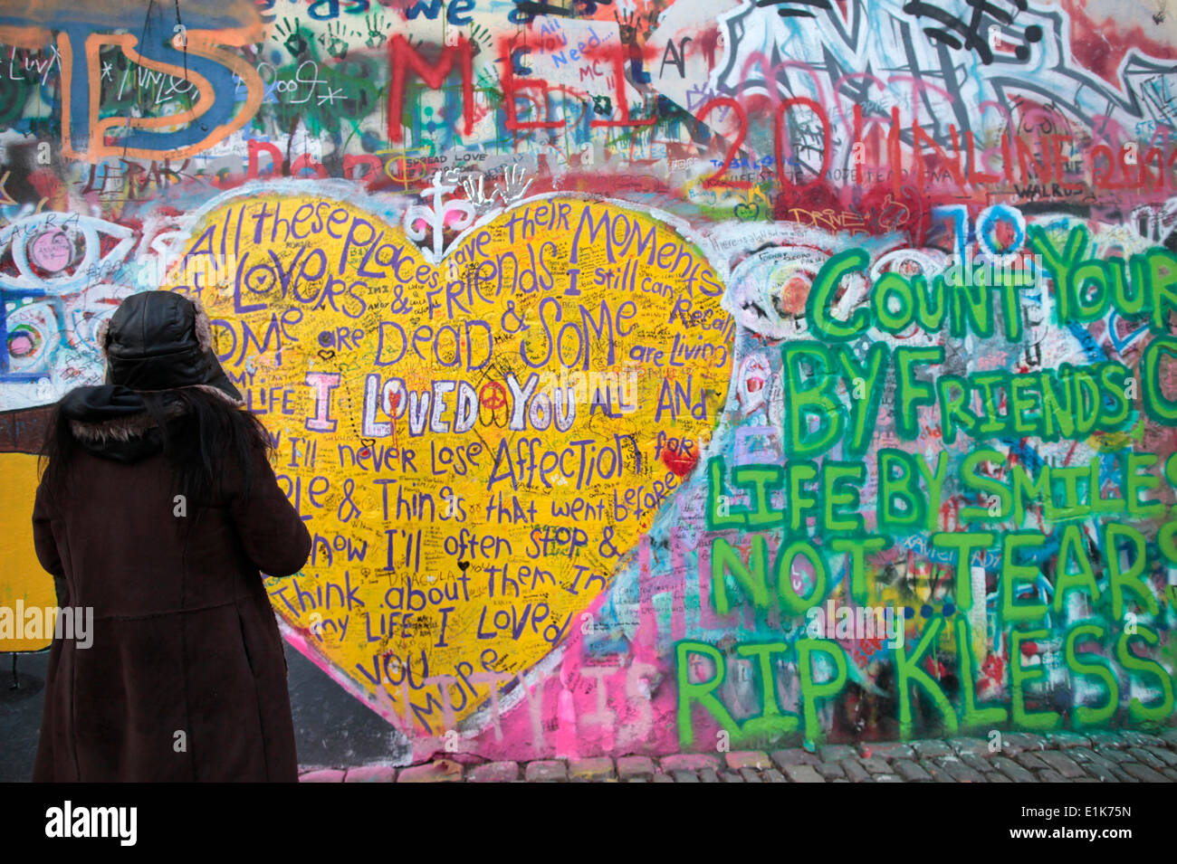 Graffiti dedicato a John Lennon sulla parete di Lennon in Praga. Foto Stock