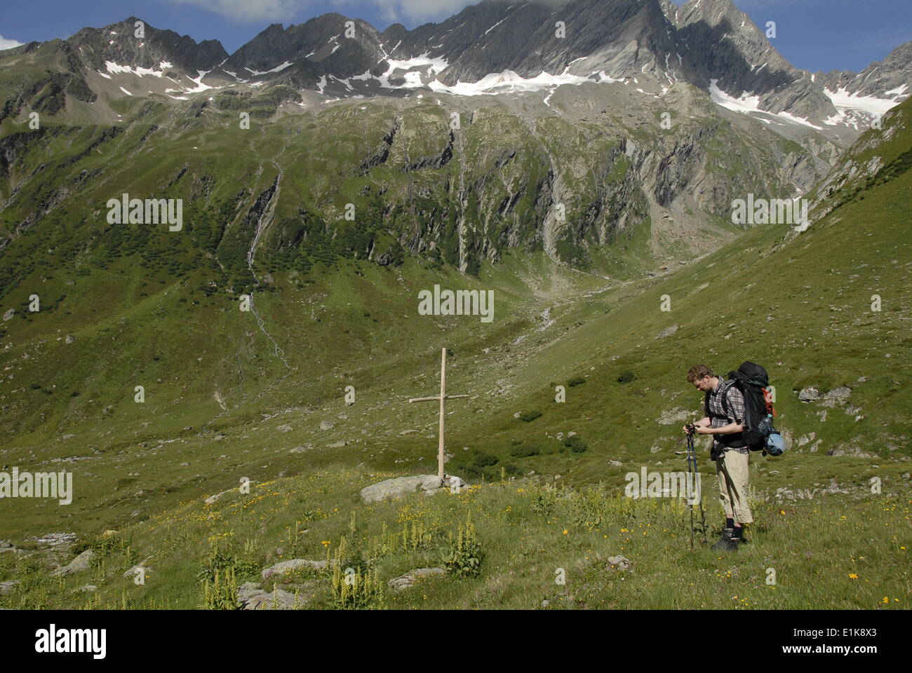Trek nelle Alpi Svizzere Foto Stock