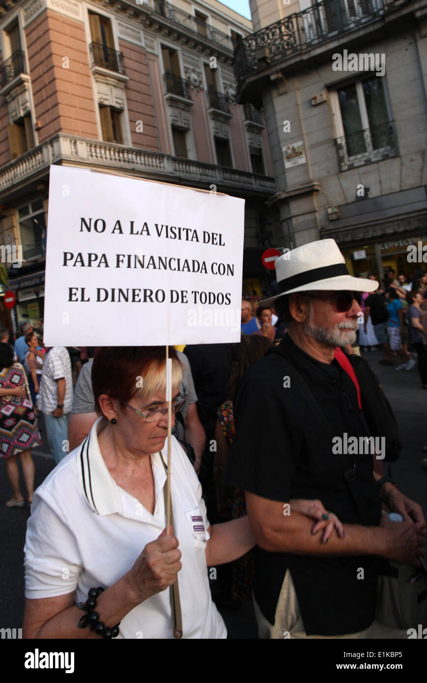 Manifestazione contro la Giornata Mondiale della Gioventù e la visita del Papa a Madrid Foto Stock