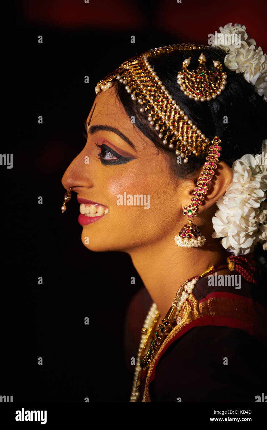 India, nello Stato del Tamil Nadu, Mamallapuram o Mahabalipuram, indiana tradizionale festival di danza Foto Stock