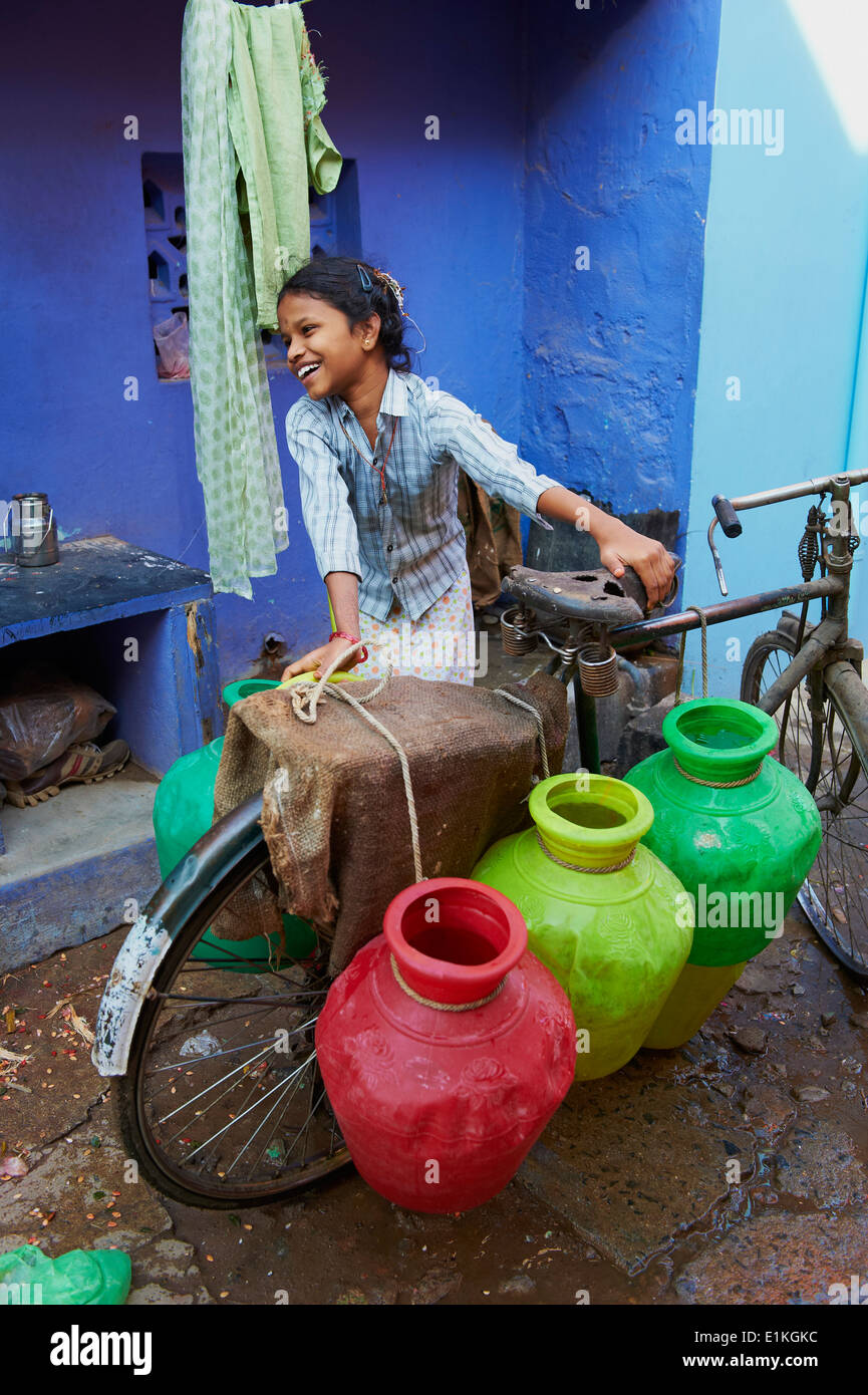 India, nello Stato del Tamil Nadu, Tiruvannamalai, trasporto di acqua Foto Stock