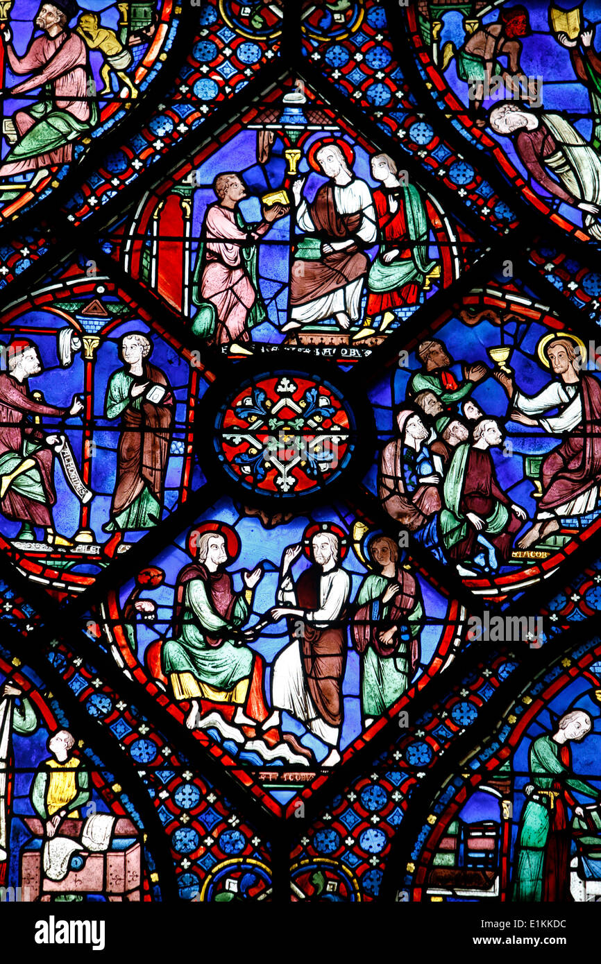 Notre Dame de la cattedrale di Chartres. Il vetro macchiato Foto Stock