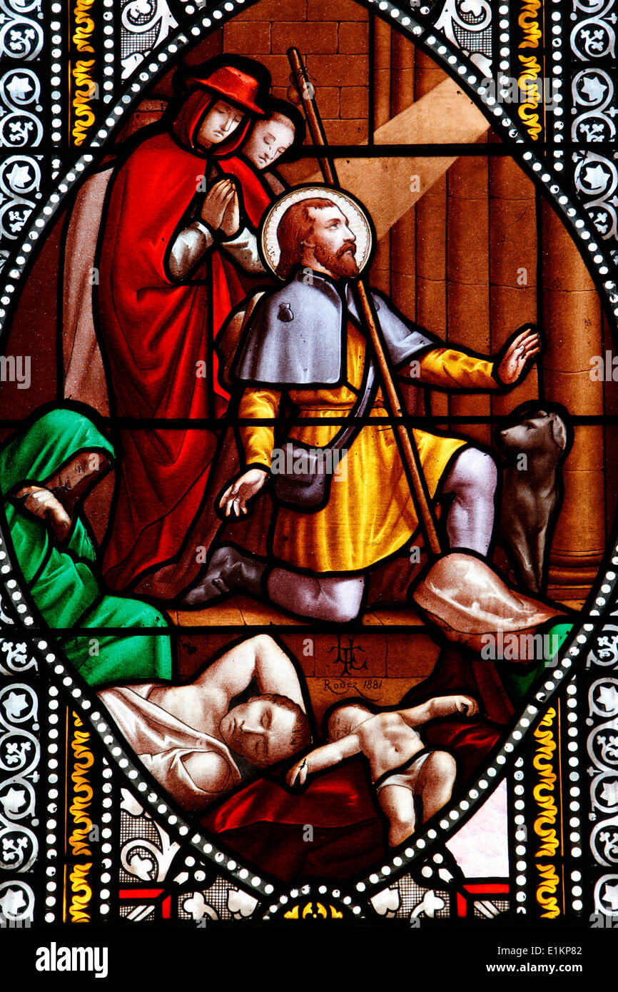 Vetrata raffigurante San Rocco santo patrono dei pellegrini Foto Stock
