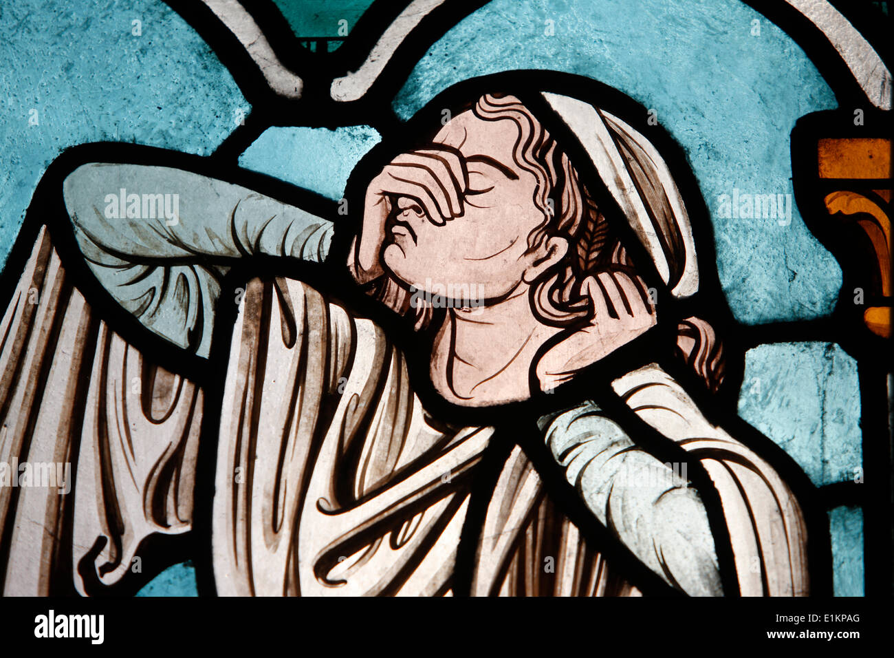 Vetro colorato nella cattedrale di Notre Dame chiostro : la storia di Sainte Genevive, patrono di Parigi Foto Stock