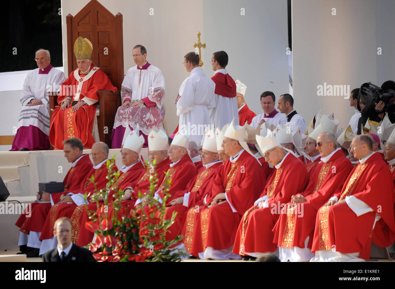 Santa Messa celebrata durante il papa Benedetto XVI in visita a Lourdes Foto Stock