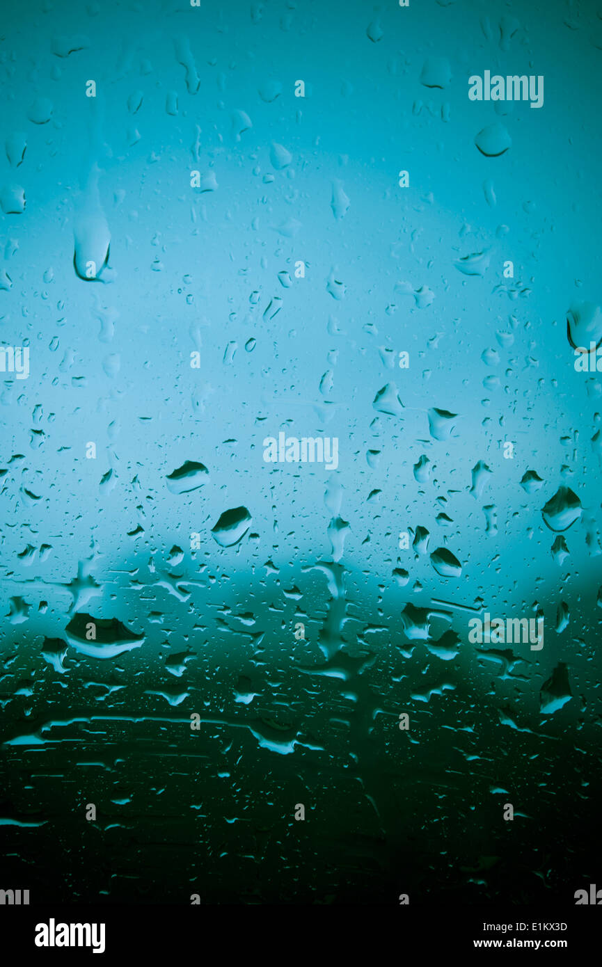 Gocce di acqua sul vetro Foto Stock