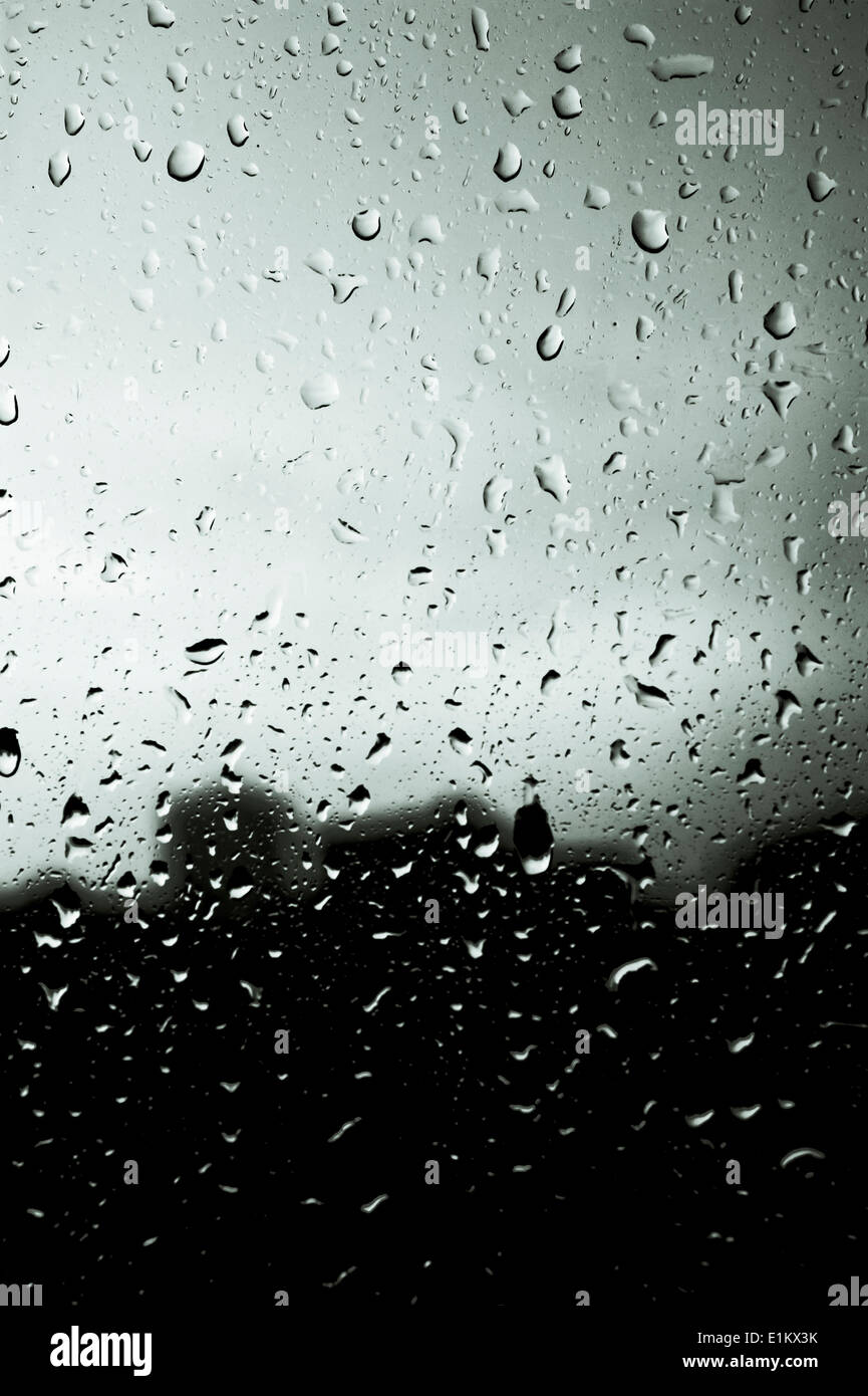 Gocce di acqua sul vetro Foto Stock