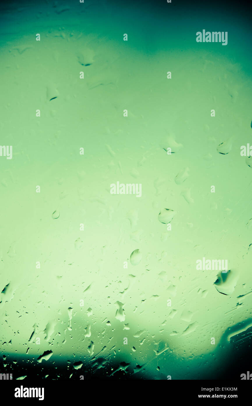 Gocce di acqua sul vetro Foto Stock