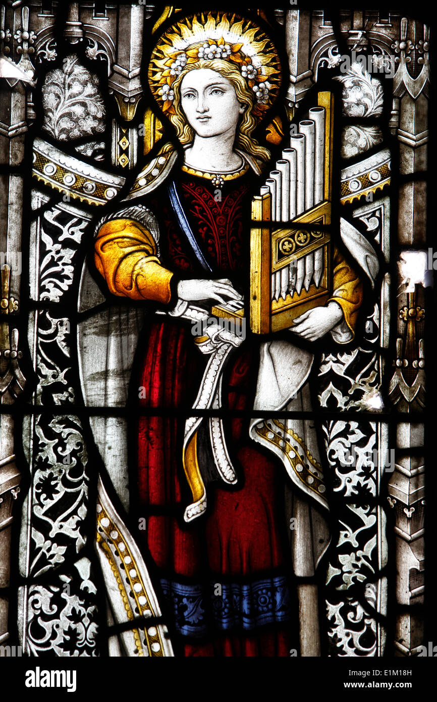 Il vetro macchiato in St George cattedrale anglicana, Gerusalemme Santa Cecilia, patrono della musica Foto Stock
