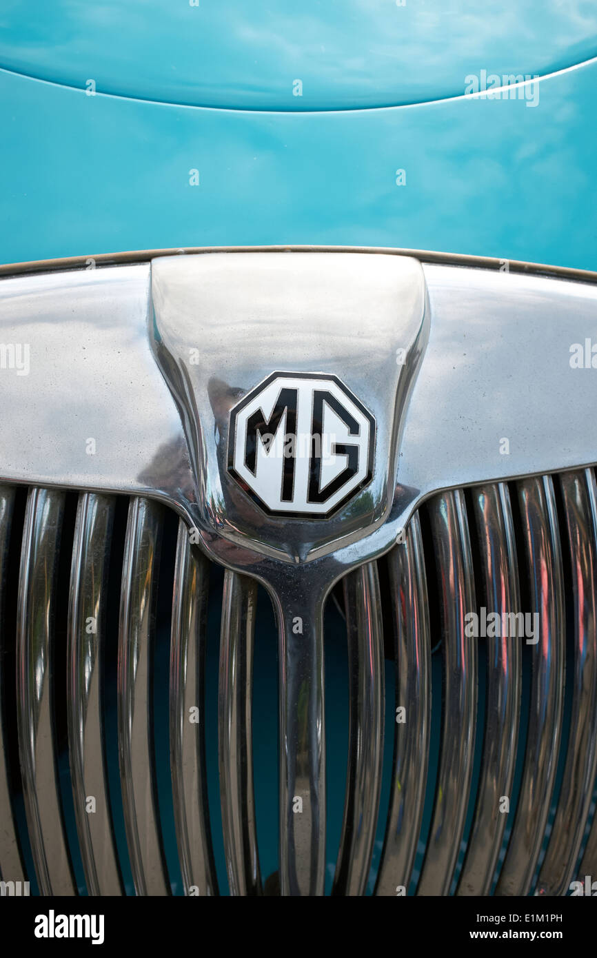 Classic MG auto Grill e badge Foto Stock