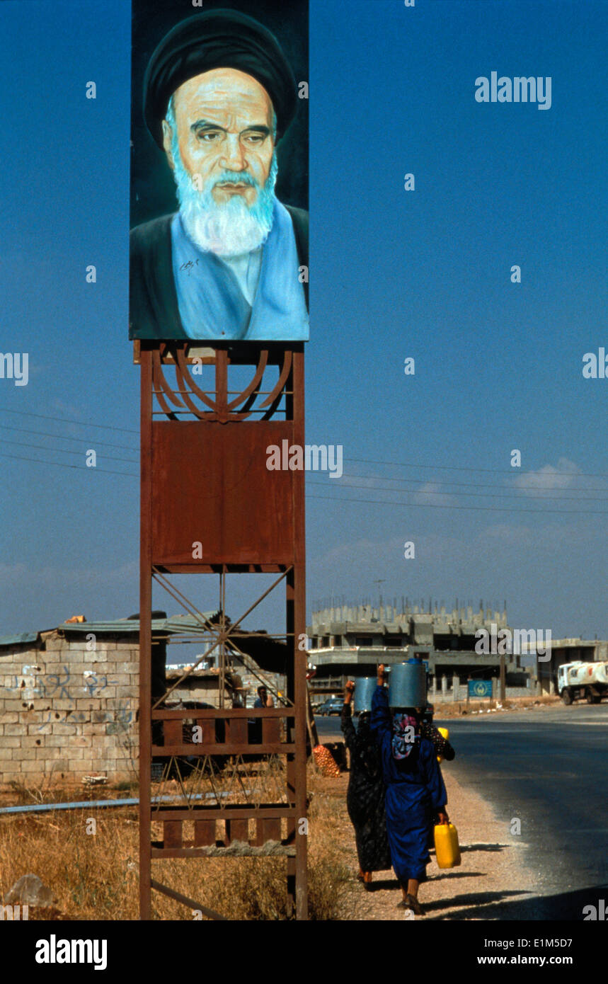 Ritratto di Ayatollah Khomeini (Hezbollah propaganda) nella Bekaa Foto Stock