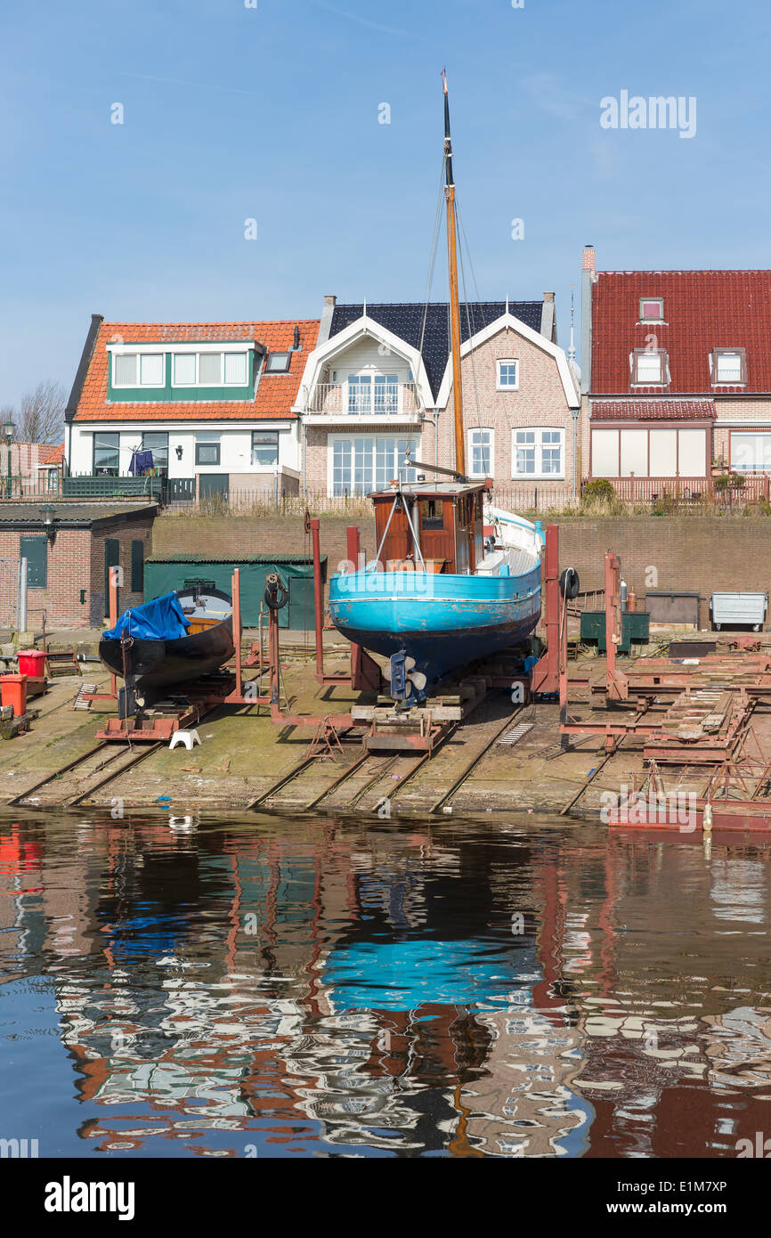 Cantiere olandese di Urk con storico delle navi da pesca Foto Stock