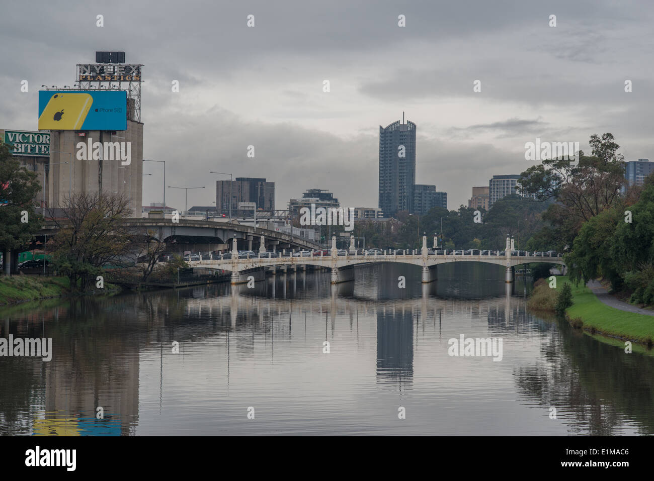 Sul fiume Yarra, ponti, Melbourne Foto Stock