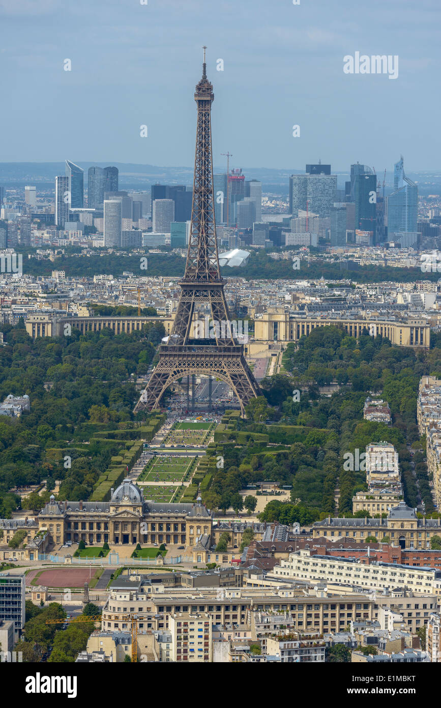 Vista aerea della Torre Eiffel e il quartiere degli affari della Defense  preso dalla torre di Montparnasse di Parigi, Francia Foto stock - Alamy